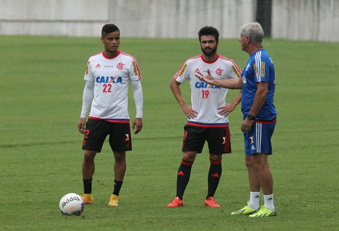 Arthur Maia, Everton e Antonio Mello (Foto: Gilvan de Souza / Flamengo)