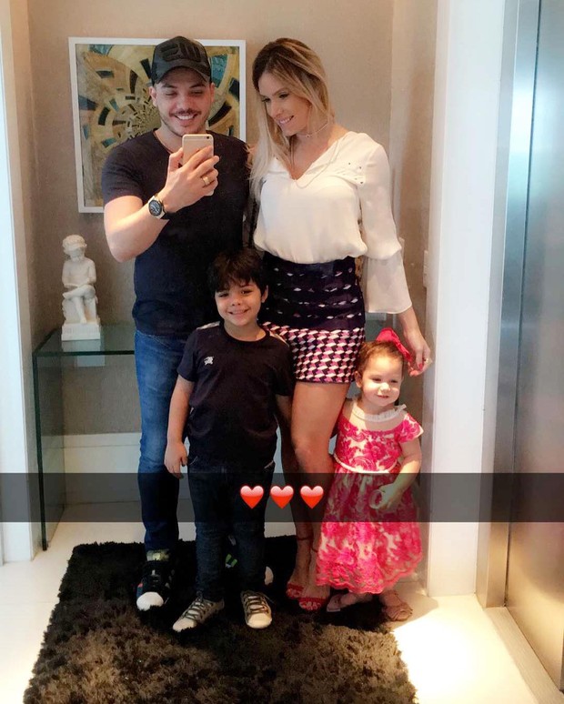Wesley Safadão e a família (Foto: Reprodução / Instagram)