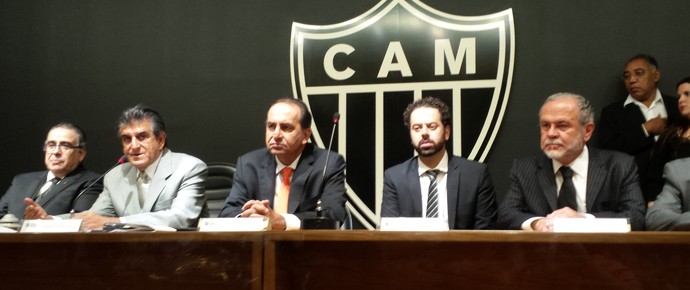 Mesa na posse do presidente do Atlétic-MG, Daniel Nepomuceno (Foto: Fernando Martins Y Miguel)