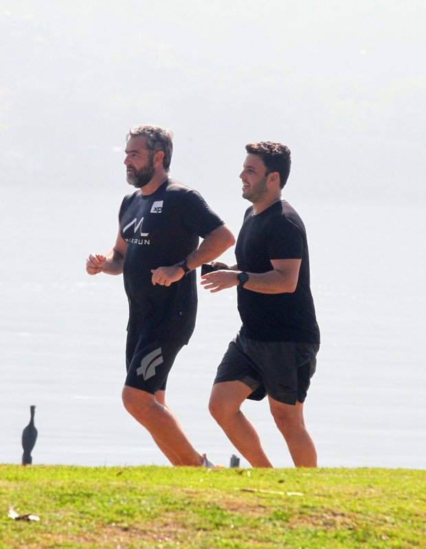 Thierry Figueira se exercita com personal trainer no Rio (Foto: Daniel Delmiro/AgNews) Thierry Figueira se exercita com personal trainer no Rio (Foto: Daniel Delmiro/AgNews)