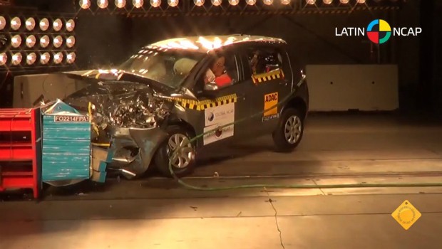 Crash test do Fiat Novo Palio com airbag duplo (Foto: Reprodução)