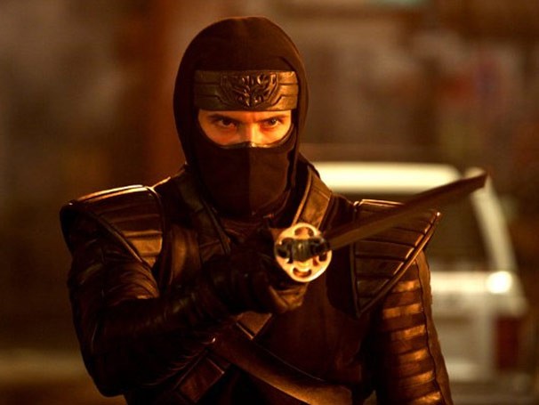 Ninja norte-americano precisa voltar para Nova York e impedir ameaça  (Foto: Divulgação / Reprodução)