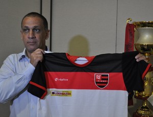 Celso Teixeira aposta em estilo linha dura para fazer o Flamengo vencer em 2013 (Foto: Renan Morais/GLOBOESPORTE.COM)