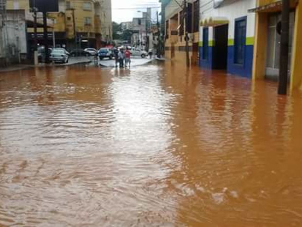 Várias ruas ficaram alagadas em Itatiba (Foto: Arquivo Pessoal)