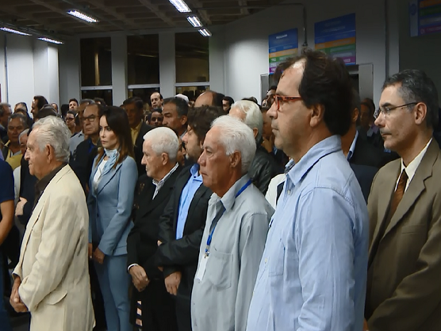 Políticos, empresários e população participaram da inauguração da nova sede da Prefeitura (Foto: Reprodução/Tv Integração)
