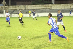 Dom Bosco e Cacerense no estádio Presidente Dutra (Foto: Olimpio Vasconcelos)