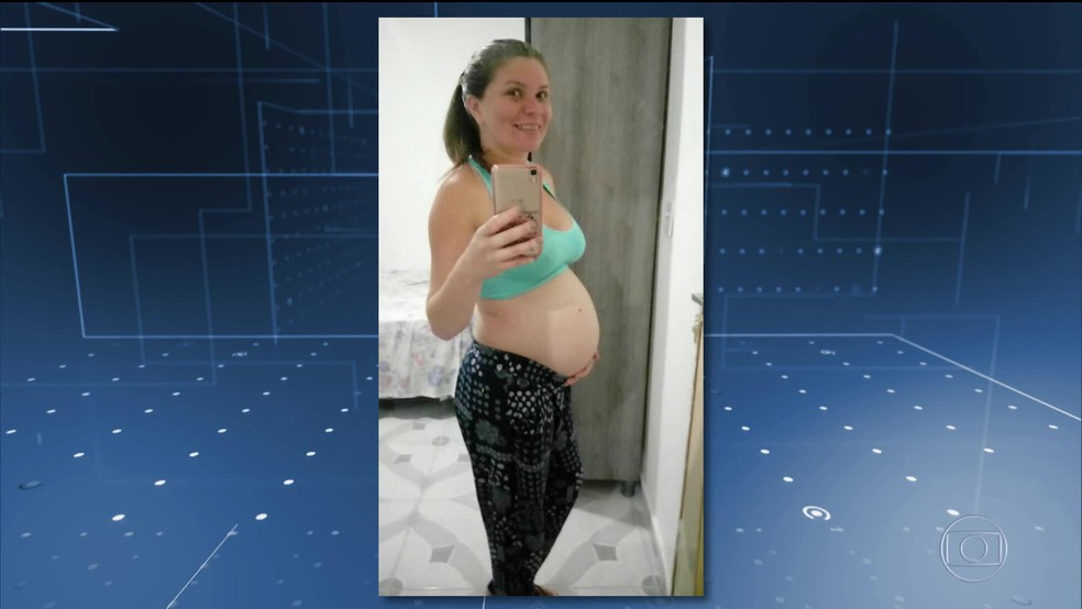 Bala perdida atinge mulher grávida e o bebê dentro da barriga  (Foto: Rede Globo)