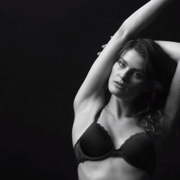 Isabelli Fontana em campanha Calvin Klein (Foto: Instagram / Reprodução)
