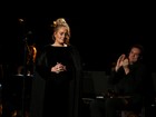 Adele erra e pede para recomeçar apresentação no Grammy 