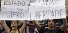 Protesto critica 'bolsa' a vítima 
de estupro (Gabriela Biló/Futura Press)