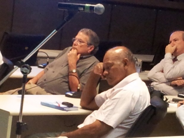 Vereador dorme durante apresentação de audiência pública em Piracicaba (Foto: Thomaz Fernandes/G1)