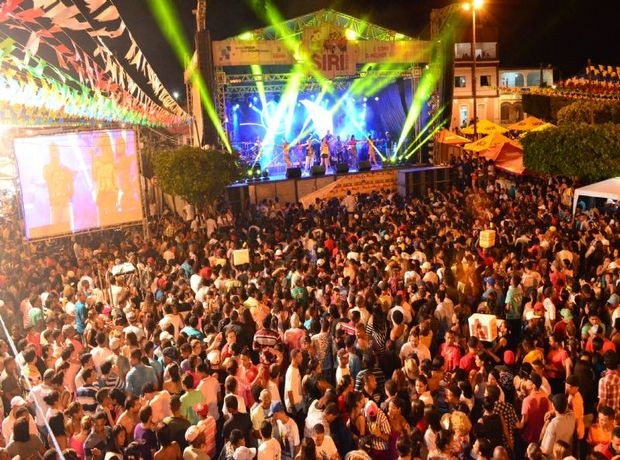 Abertura do Forró Siri reúne 50 mil pessoas em Socorro, SE
