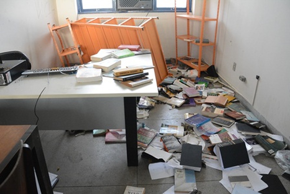 O Centro de Filosofia e Ciências Humanas teve salas depredadas (Foto: Divulgação/Ascom UFPE)