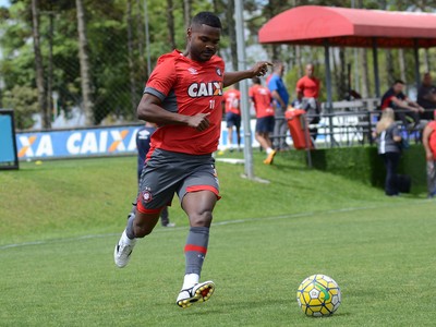 foco na parte física e finalização Atlético PR treina para pegar o