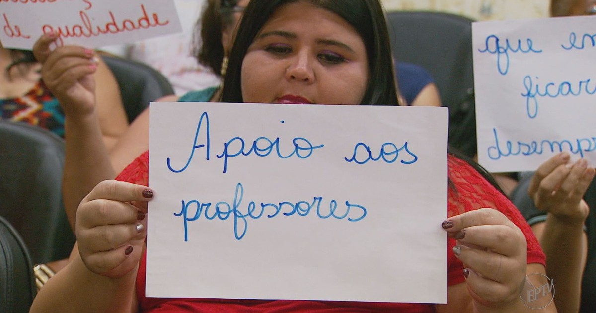 Professores protestam contra lei que altera plano de carreira em ... - Globo.com