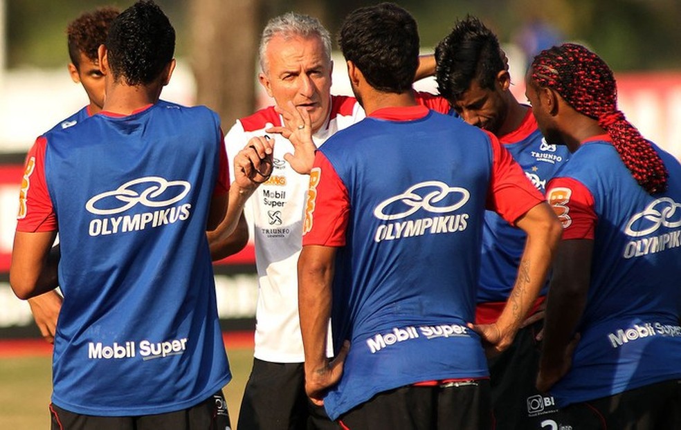 Dorival Júnior também conseguiu livrar o Flamengo do sufoco (Foto: Maurício Val/Vipcomm)