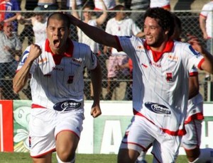 Fernandinho e Arthur comemoram gol do Paraná (Foto: Divulgação/Site oficial do Paraná Clube)
