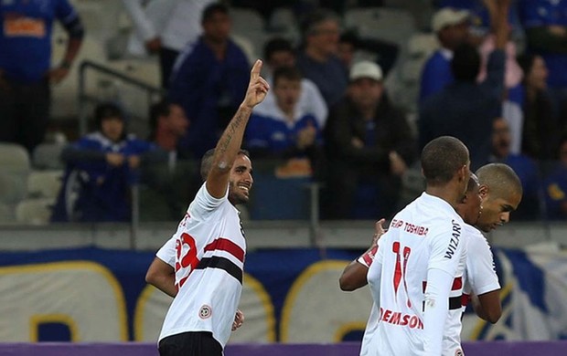 Douglas São Paulo x Cruzeiro (Foto: Rubens Chiri / saopaulofc.net)