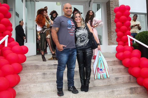 Milene Domingues e o namorado no aniversário de Lorenzo (Foto: Manuela Scarpa / Foto Rio News)