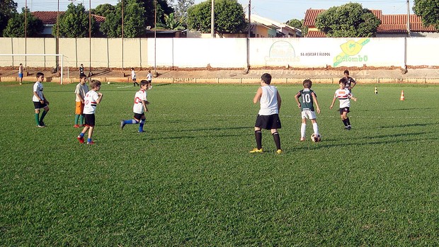 Campo em Palestina em que Romarinho teve aulas de futebol (Foto: Marcos Lavezo/Globoesporte.com)