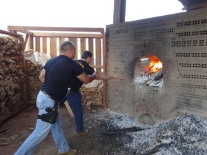 Polícia Civil fez duas grandes incinerações de drogas em Porto Velho (Foto: Arian Oliveira/Sesdec/RO) Polícia Civil fez duas grandes incinerações de drogas em Porto Velho (Foto: Arian Oliveira/Sesdec/RO)