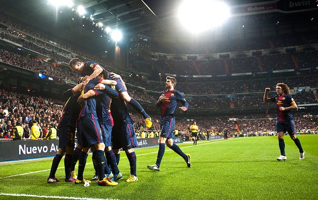 Fabregas comemora gol do Barcelona contra o Real Madrid (Foto: AP)