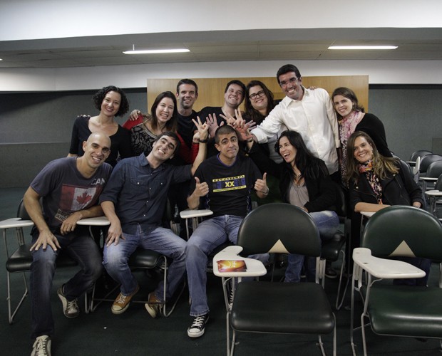 Marcius se diverte com amigos da época da faculdade (Foto: TV Globo/Raphael Dias)