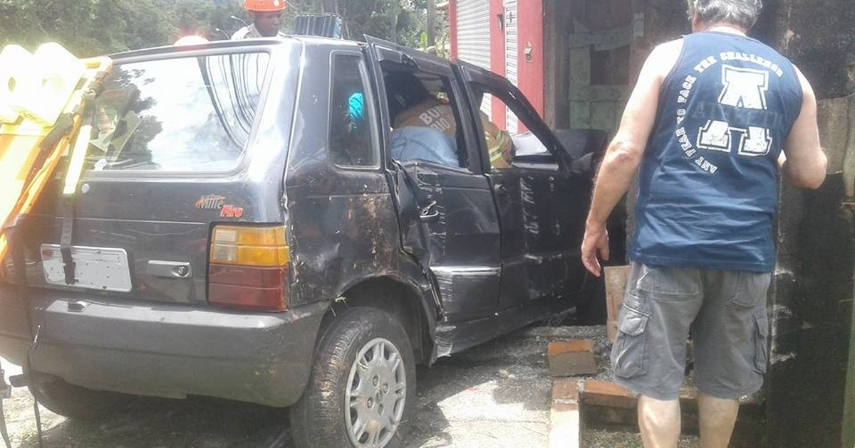 G Carro Invade Cal Ada E Mata Dois Pedestres Em Teres Polis No Rj