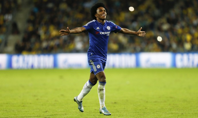 Willian gol Chelsea x Maccabi (Foto: AP)