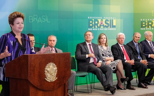 Presidente Dilma Rousseff discursa observada pelo vice-presidente Michel Temer (Foto: Roberto Stuckert Filho / Presidência)