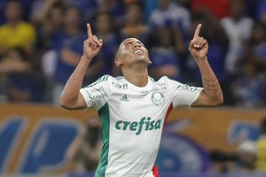 Gabriel Jesus deixa Fábio no chão e tem gol mais bonito da rodada