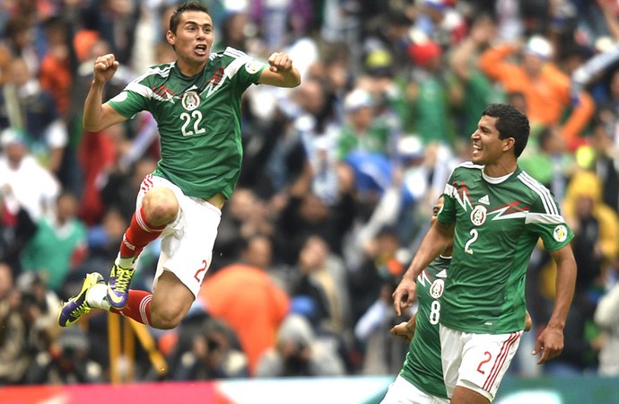 Paul Aguilar comemora gol do México contra a Nova Zelândia (Foto: Agência AFP)