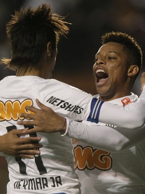 Neymar faz gol, Santos ganha 
da La U e é campeão da Recopa (AP)