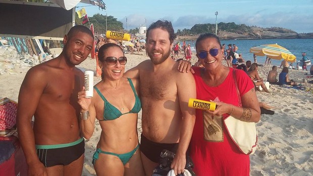 Cissa Guimarães na praia do Arpoador, no Rio (Foto: Reprodução/Facebook)