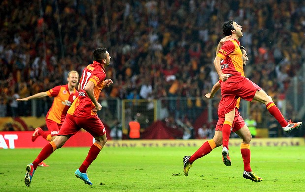 Burak Yilmaz comemoração Galatasaray (Foto: AFP)
