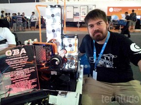 Tiago Martins e seu casemod (Foto: TechTudo/Paulo Vasconcellos) Tiago Martins e seu casemod (Foto: TechTudo/Paulo Vasconcellos)