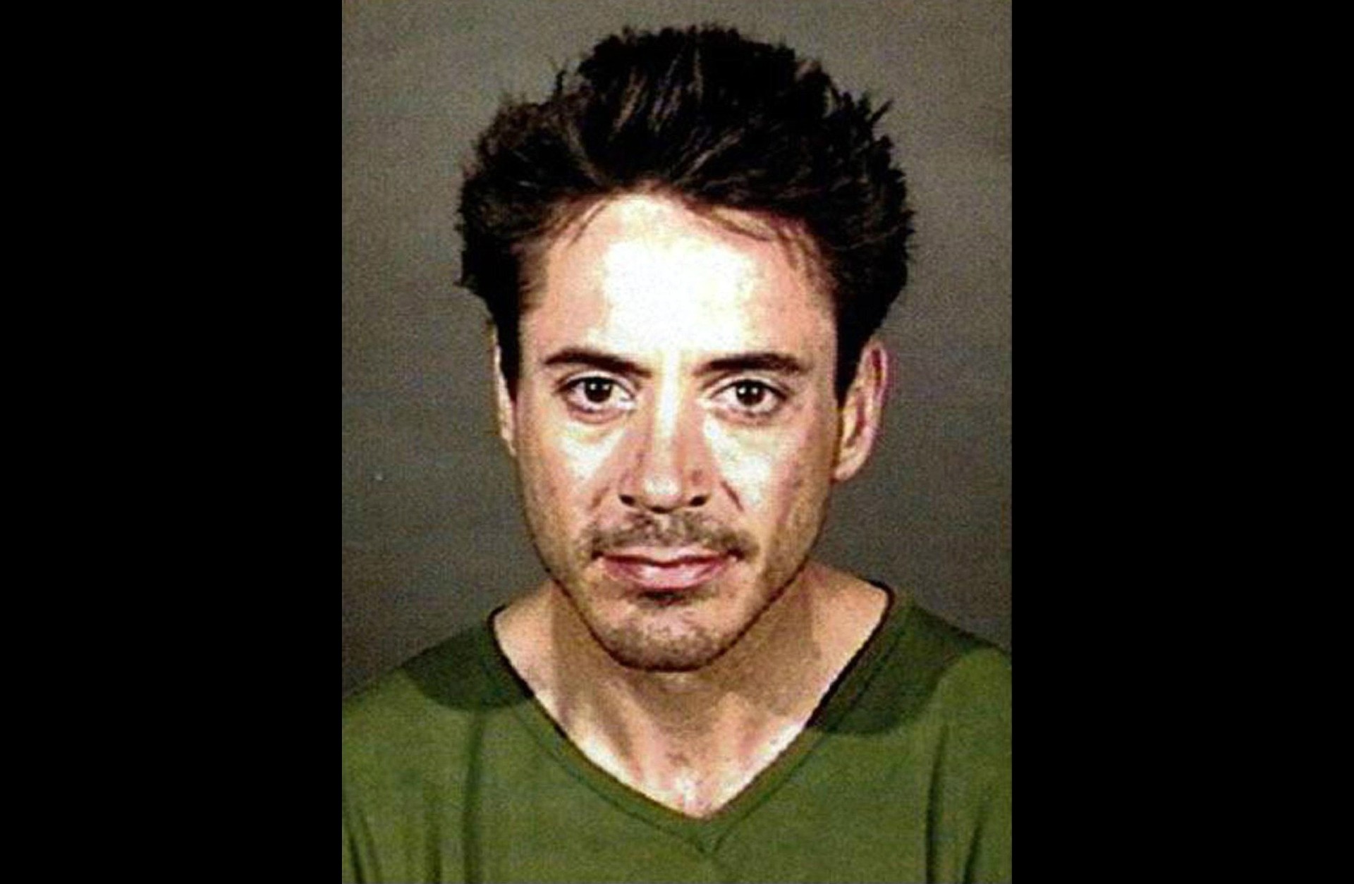 Robert Downey Jr. em 2000 e 2001. Acusações: porte de drogas (cocaína e metanfetamina). (Foto: Divulgação)