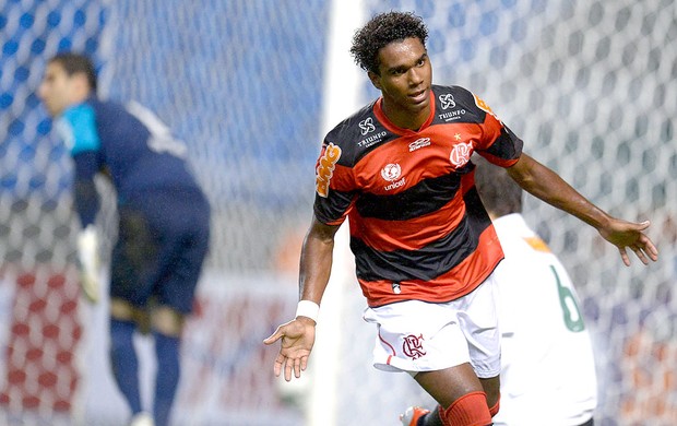Luiz Antonio comemora gol do Flamengo sobre o Coritiba (Foto: Alexandre Loureiro / VIPCOMM)