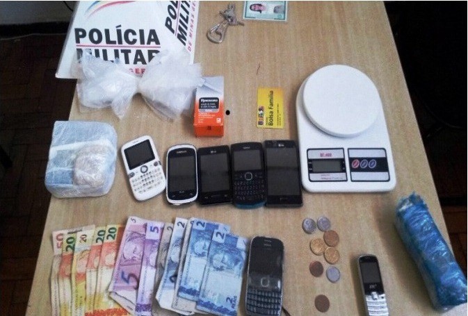 Droga estava dentro de um bolsa (Foto: Divulgação / Polícia Militar)