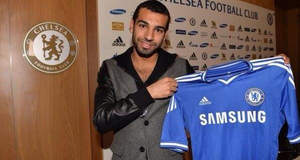 Mohamed Salah é apresentado no Chelsea (Foto: Reprodução / Site Oficial)