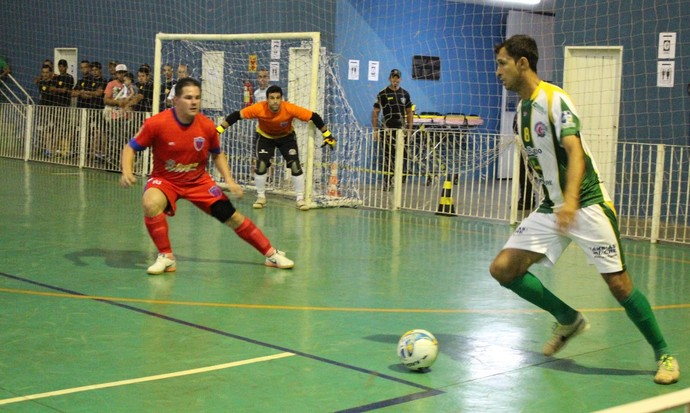 Lance entre Jaciara e Sorriso pela semifinal da Copa dos Campeões de futsal (Foto: TV Morena) Lance entre Jaciara e Sorriso pela semifinal da Copa dos Campeões de futsal (Foto: TV Morena)