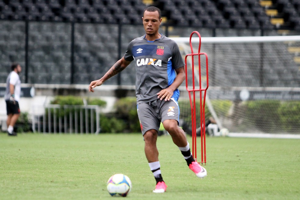 Luis Fabiano em treino do Vasco em São Januário (Foto: Paulo Fernandes / Divulgação)
