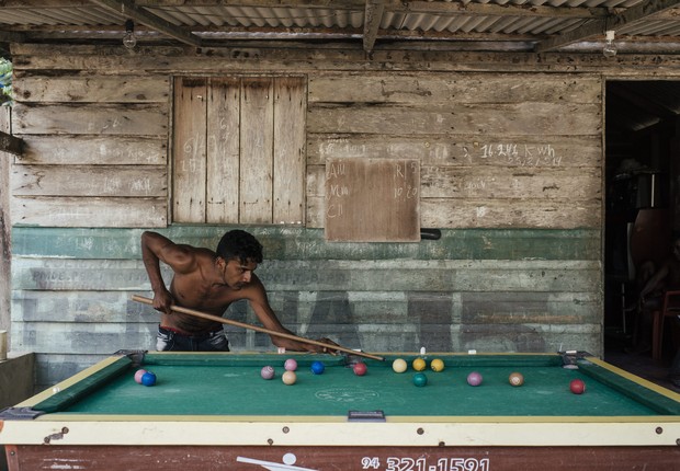 Boa parte das casas de Pimental tem uma mesa de bilhar na varanda  (Foto: Filipe Redondo/ÉPOCA)