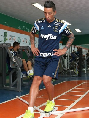 Ainda sem Barrios, Palmeiras ensaia time em tático fechado na Academia