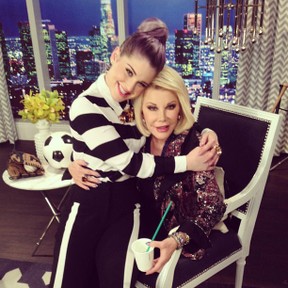 Kelly Osbourne e Joan Rivers em programa de televisão (Foto: Instagram/ Reprodução)