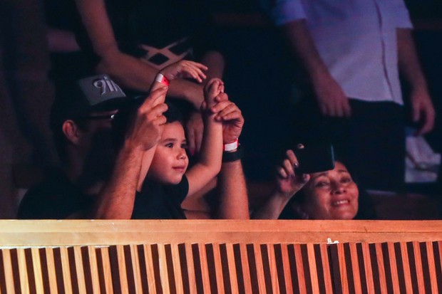 Filho de Wanessa assiste a show do avô (Foto: Manuela Scarpa/Photo Rio News)