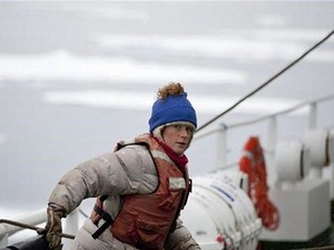 A brasileira Ana Paula Maciel, que está sob custódia da Guarda Costeira da Rússia (Foto: Divulgação/Greenpeace/Nick Cobbing)
