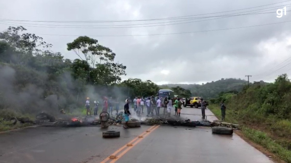 V Deo Grupo Fecha Trecho Da Ba Em Protesto Por Melhorias Na