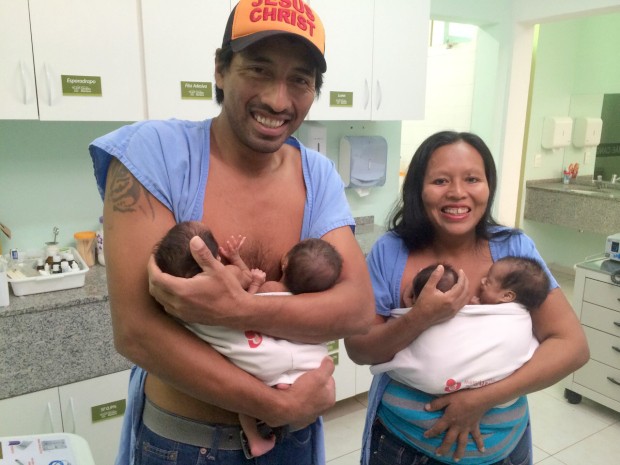 Odair e Denir passam o dia com as filhas na maternidade Cândido Mariano (Foto: Cláudia Gaigher/ TV Morena)