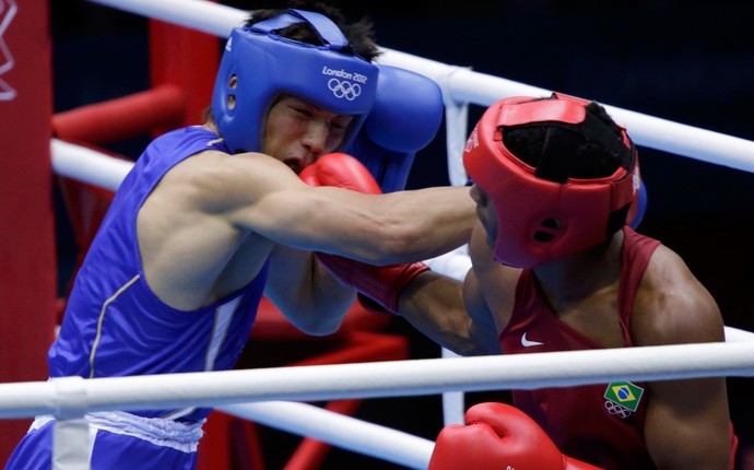 Esquiva Falcão x Ryota Murata boxe (Foto: Reuters)